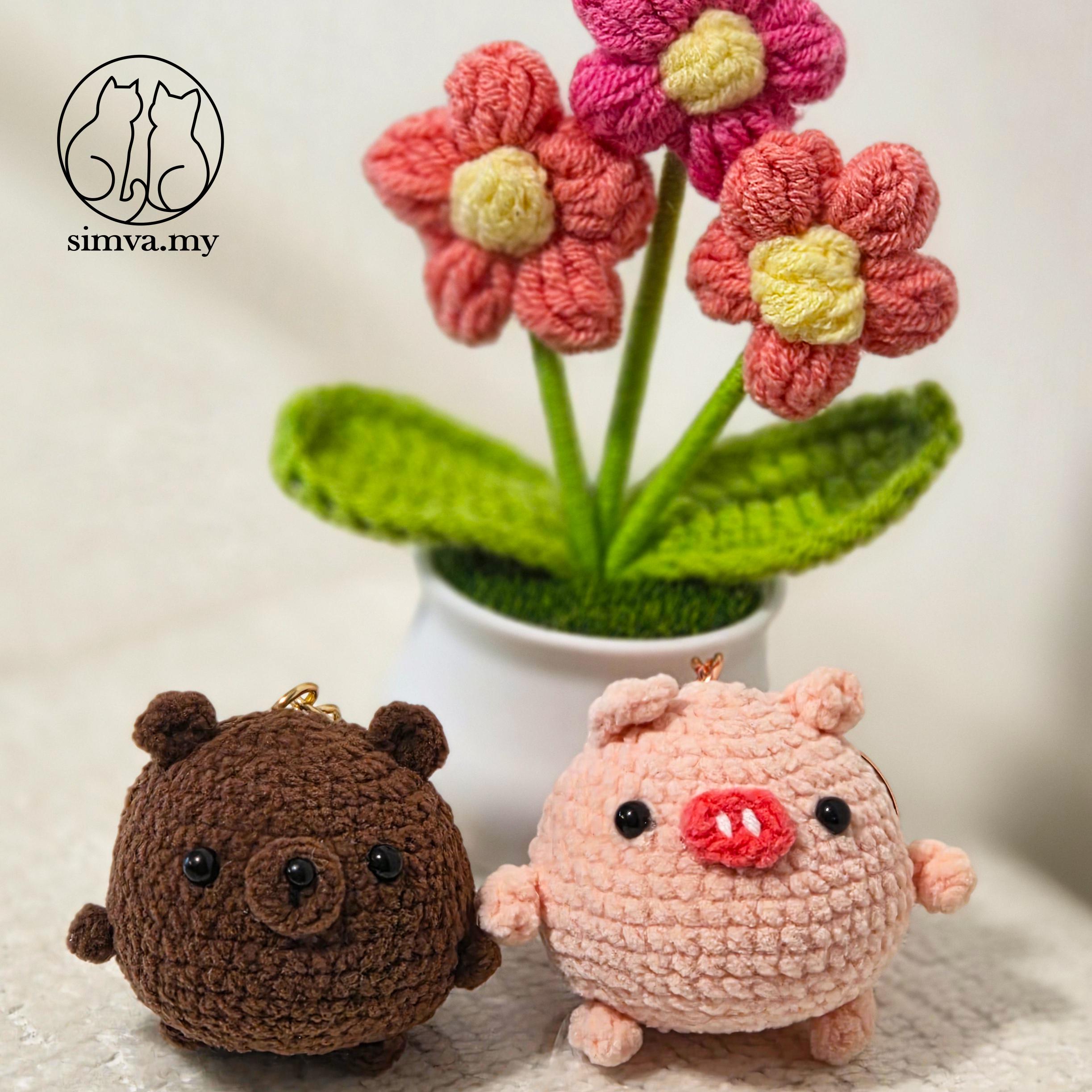 Crochet Pig or Bear Keychain, Handmade Amigurumi Bag Charm, Cute Animal Keyring, Kawaii Gift