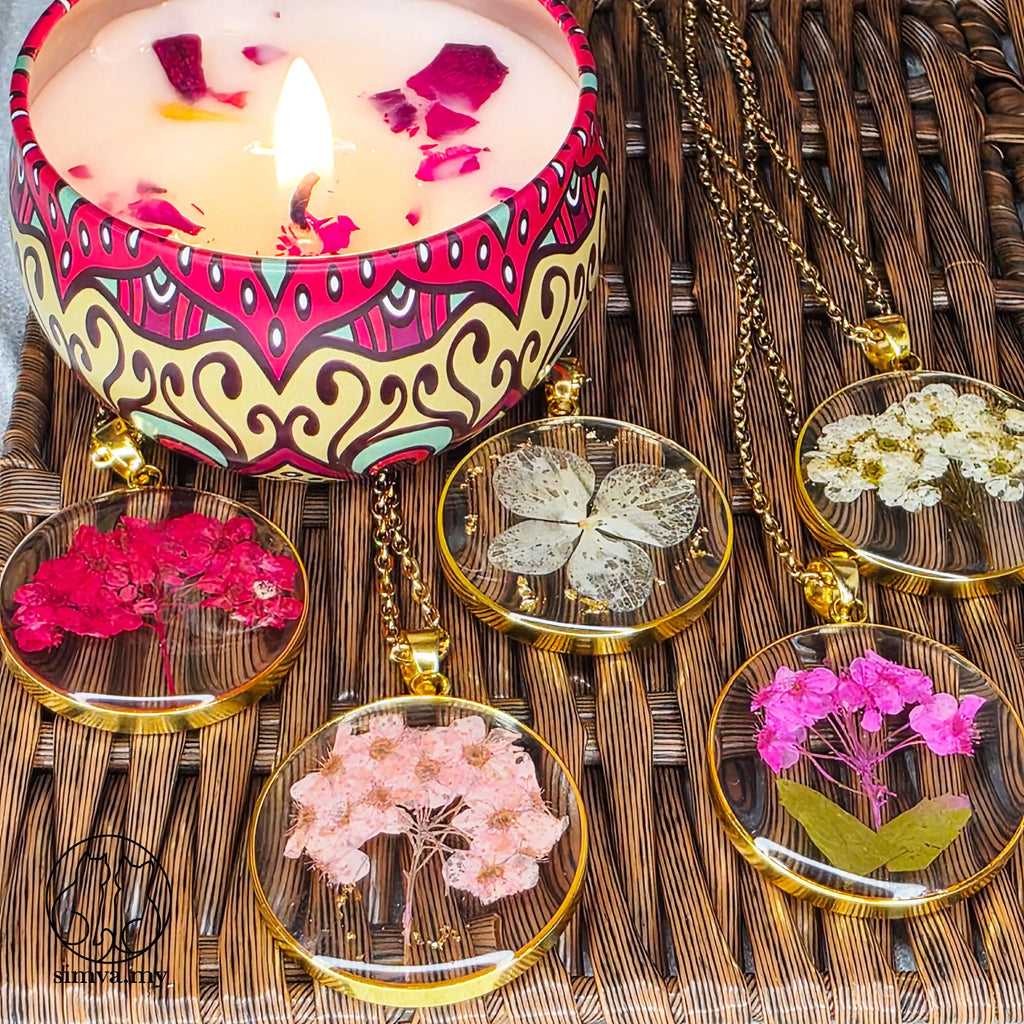 Real Pressed Flower Resin Necklace, Handmade Gold Botanical Pendant, Dried Flower Jewelry Gift for Her