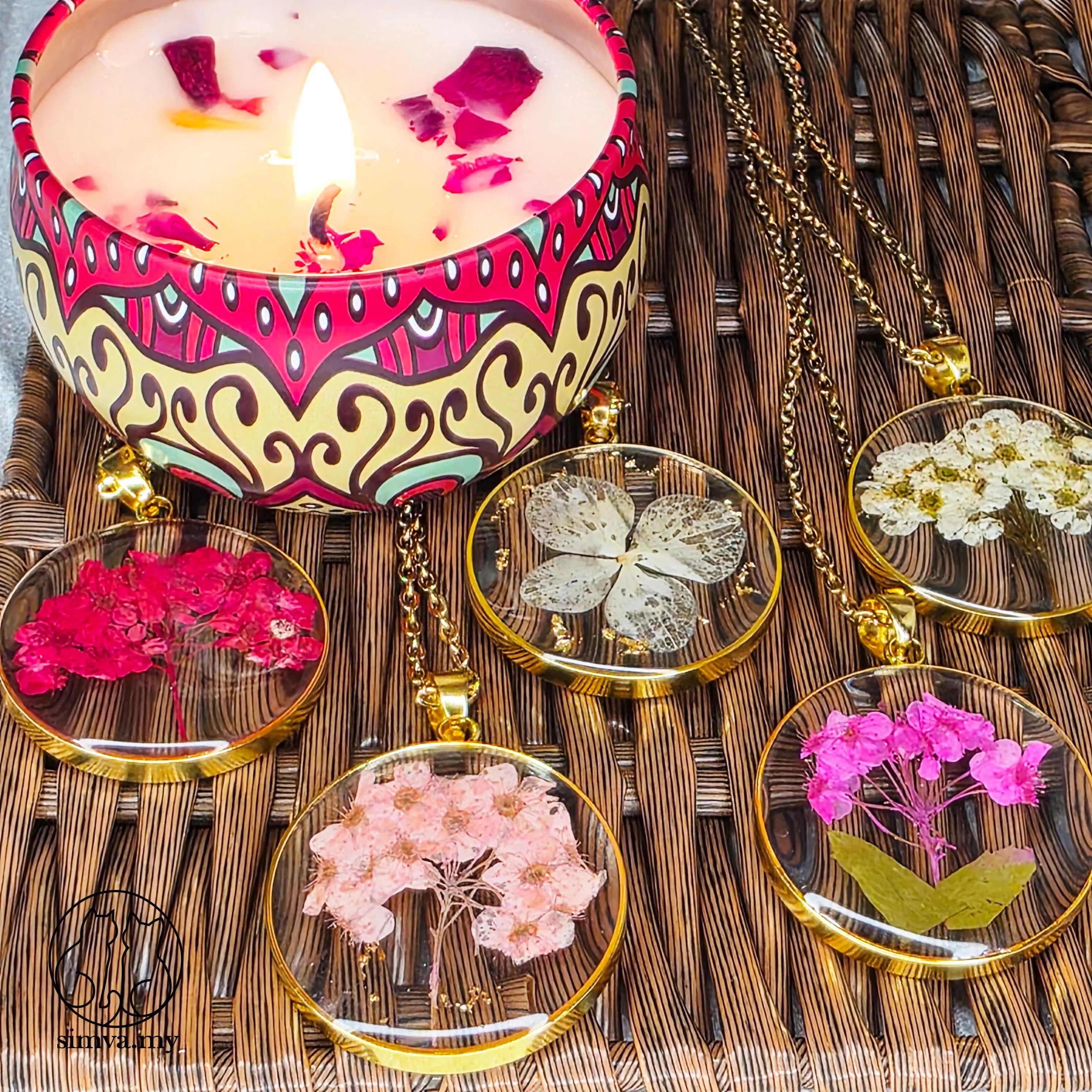 Real Pressed Flower Resin Necklace, Handmade Gold Botanical Pendant, Dried Flower Jewelry Gift for Her