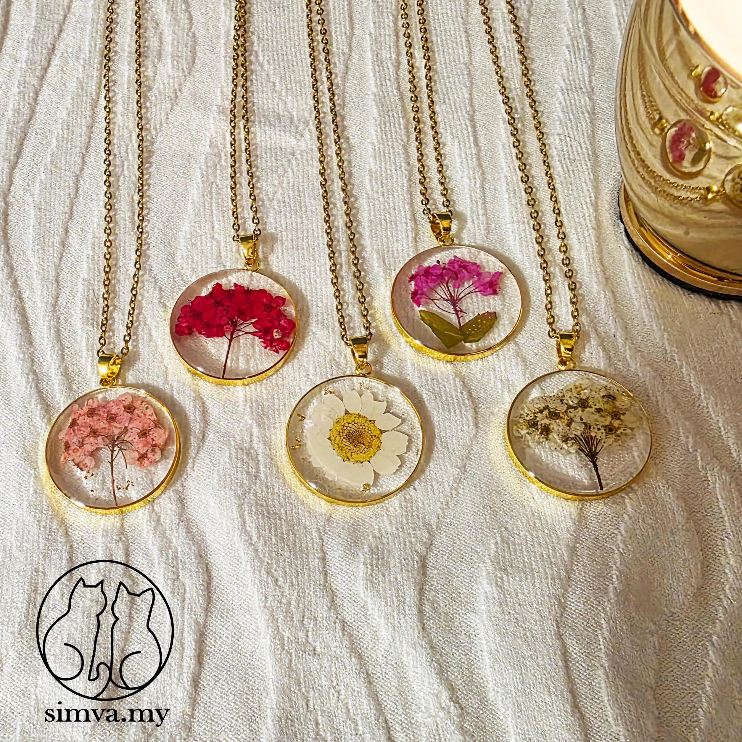 Real Pressed Flower Resin Necklace, Handmade Gold Botanical Pendant, Dried Flower Jewelry Gift for Her