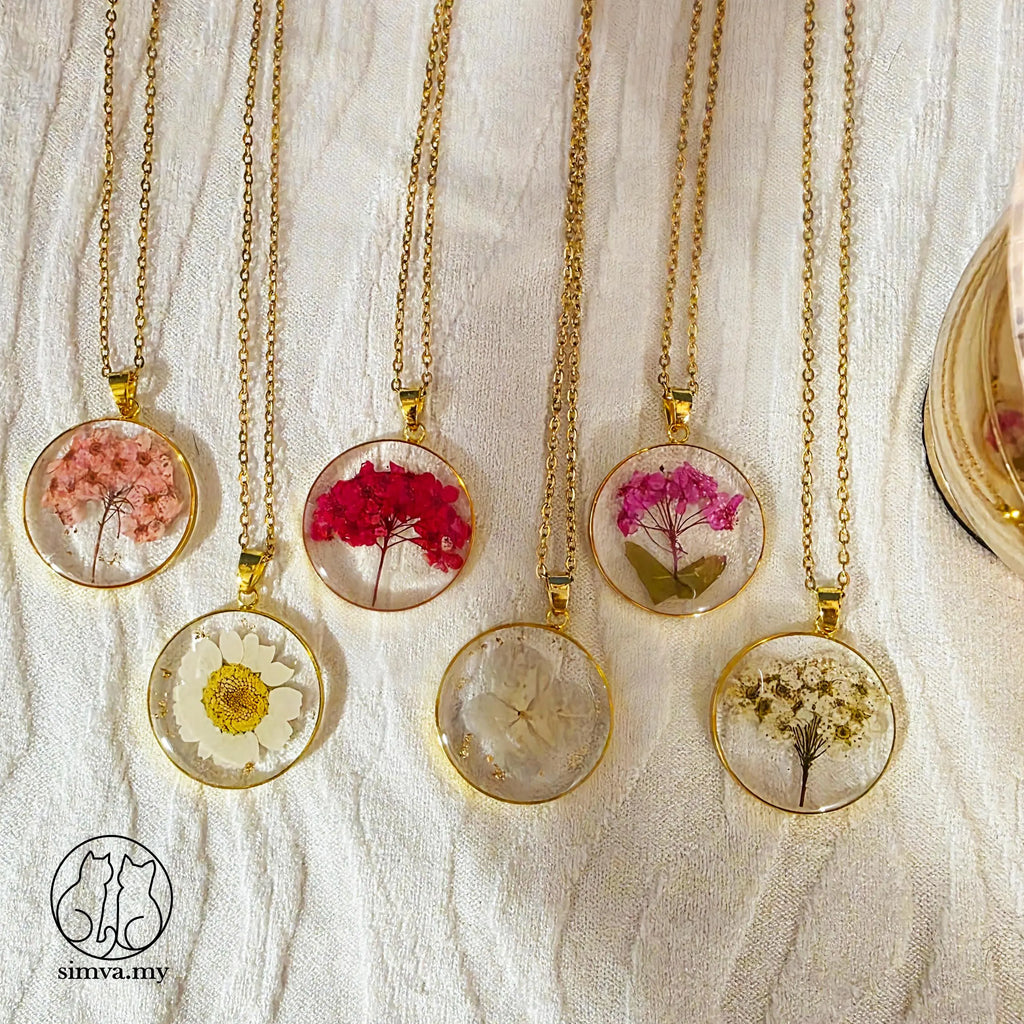 Real Pressed Flower Resin Necklace, Handmade Gold Botanical Pendant, Dried Flower Jewelry Gift for Her