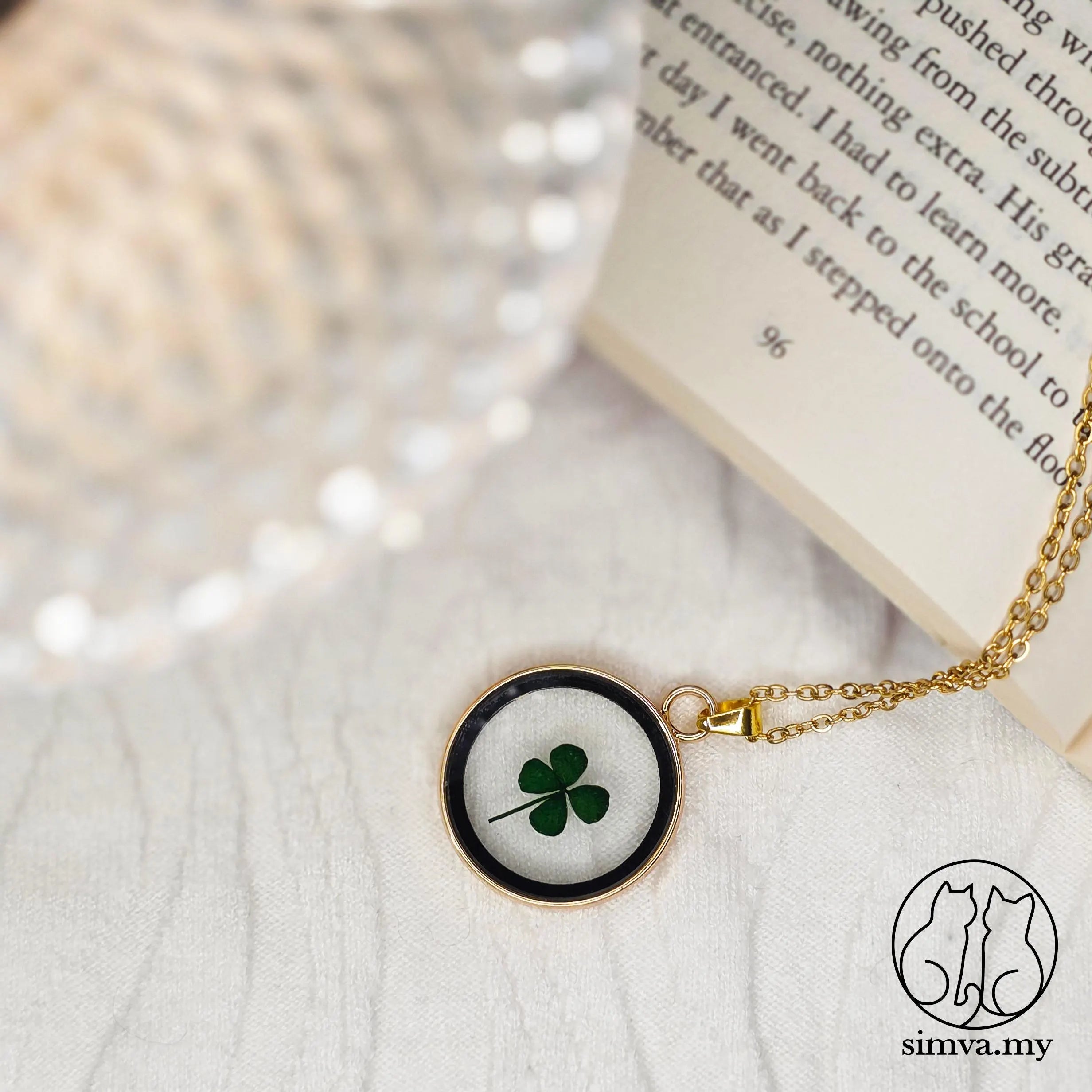 Real Pressed Flower Resin Necklace, Handmade Botanical Pendant, Clover or Zinnia Jewelry, Gift for Her
