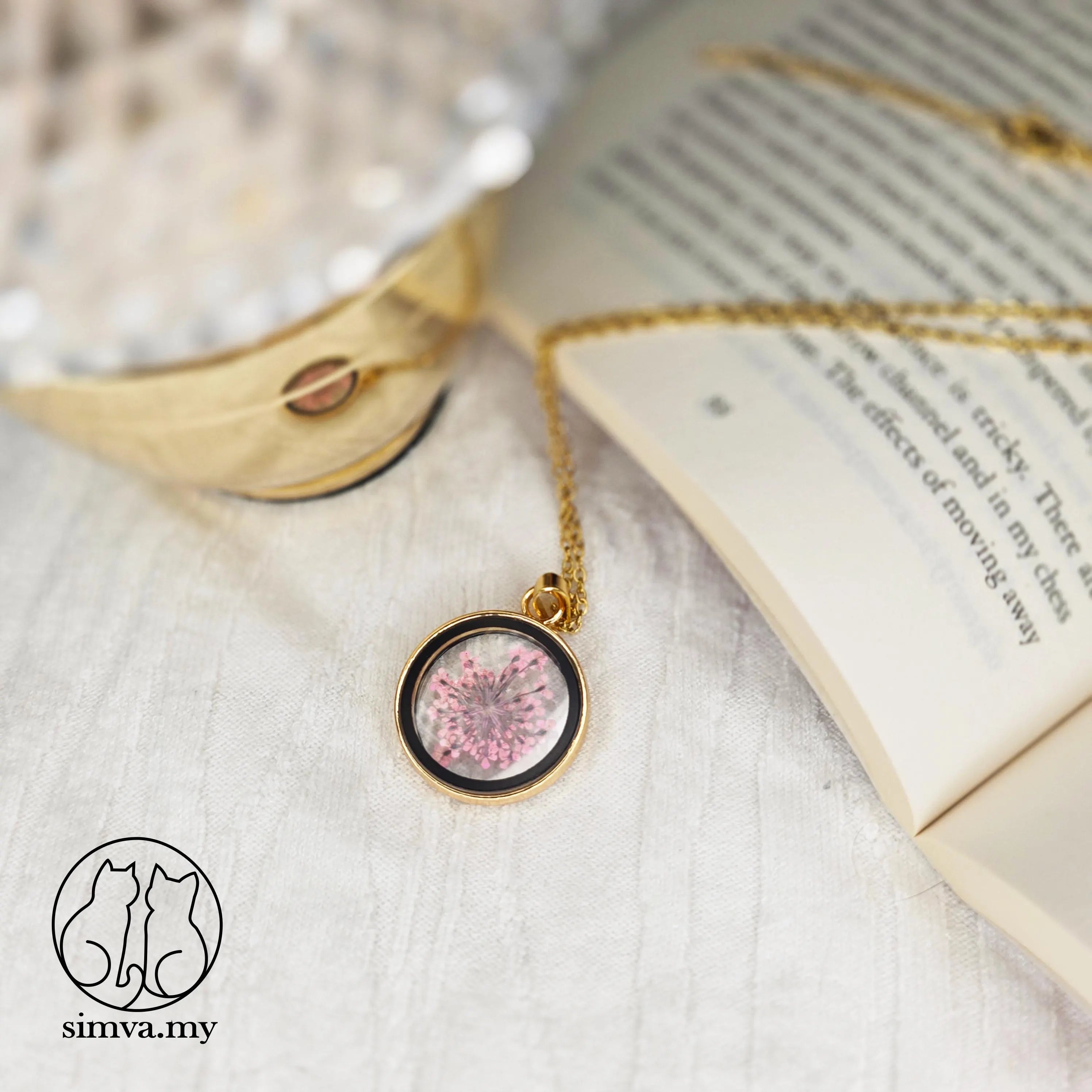 Real Pressed Flower Resin Necklace, Handmade Botanical Pendant, Gold Floral Jewelry Gift for Her