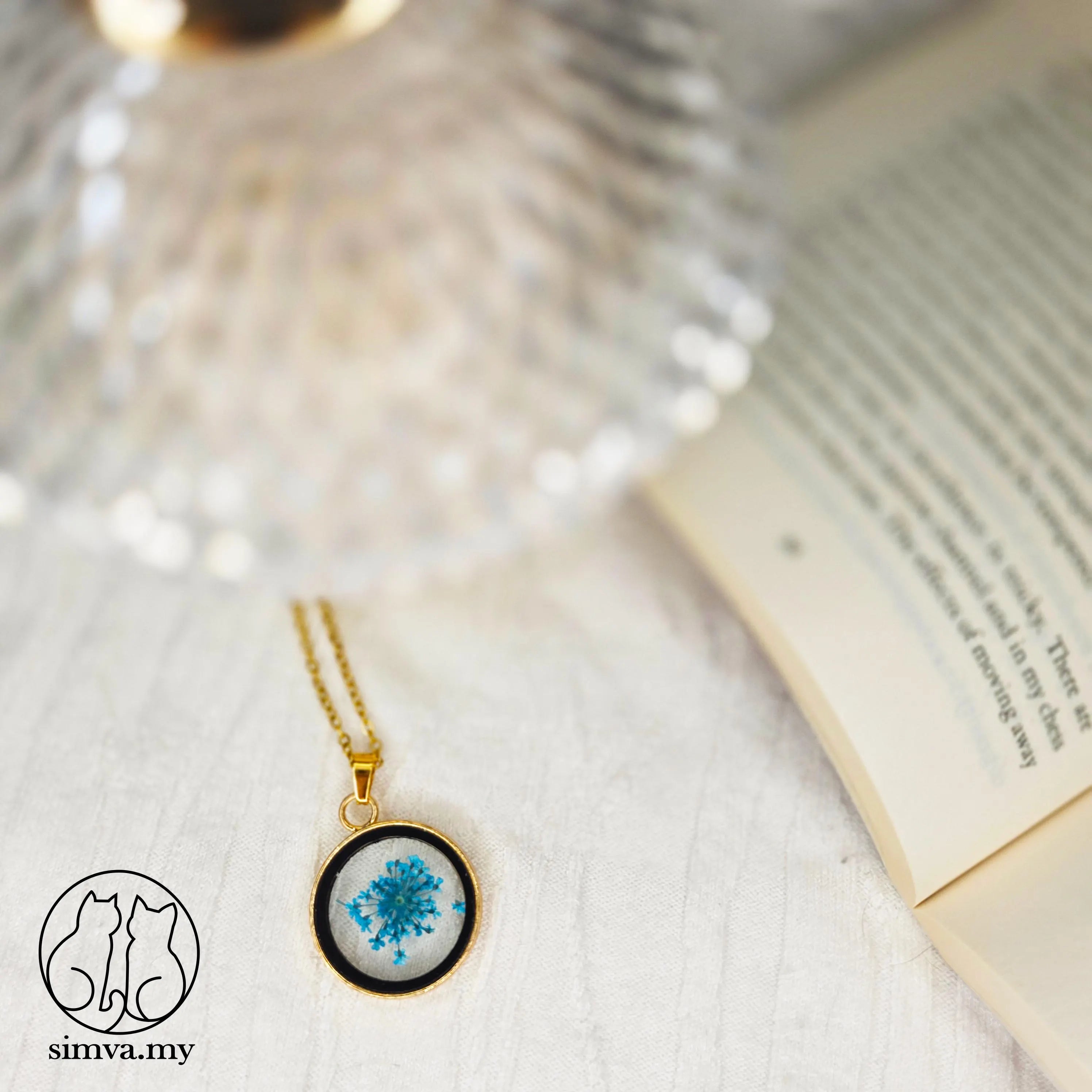 Real Pressed Flower Resin Necklace, Handmade Botanical Pendant, Gold Floral Jewelry Gift for Her