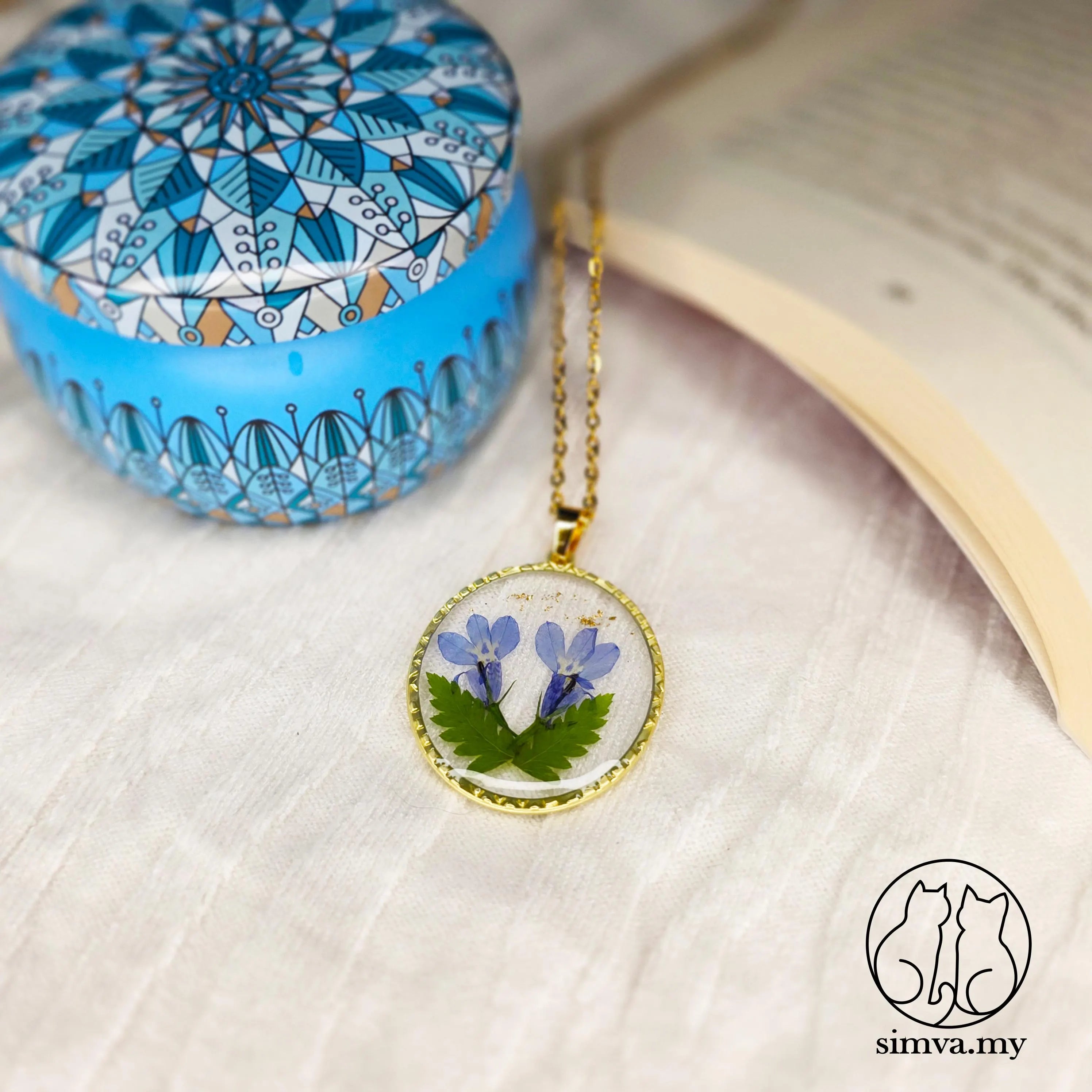 Real Pressed Flower Resin Necklace, Gold Botanical Pendant, Handmade Floral Jewelry Gift for Her