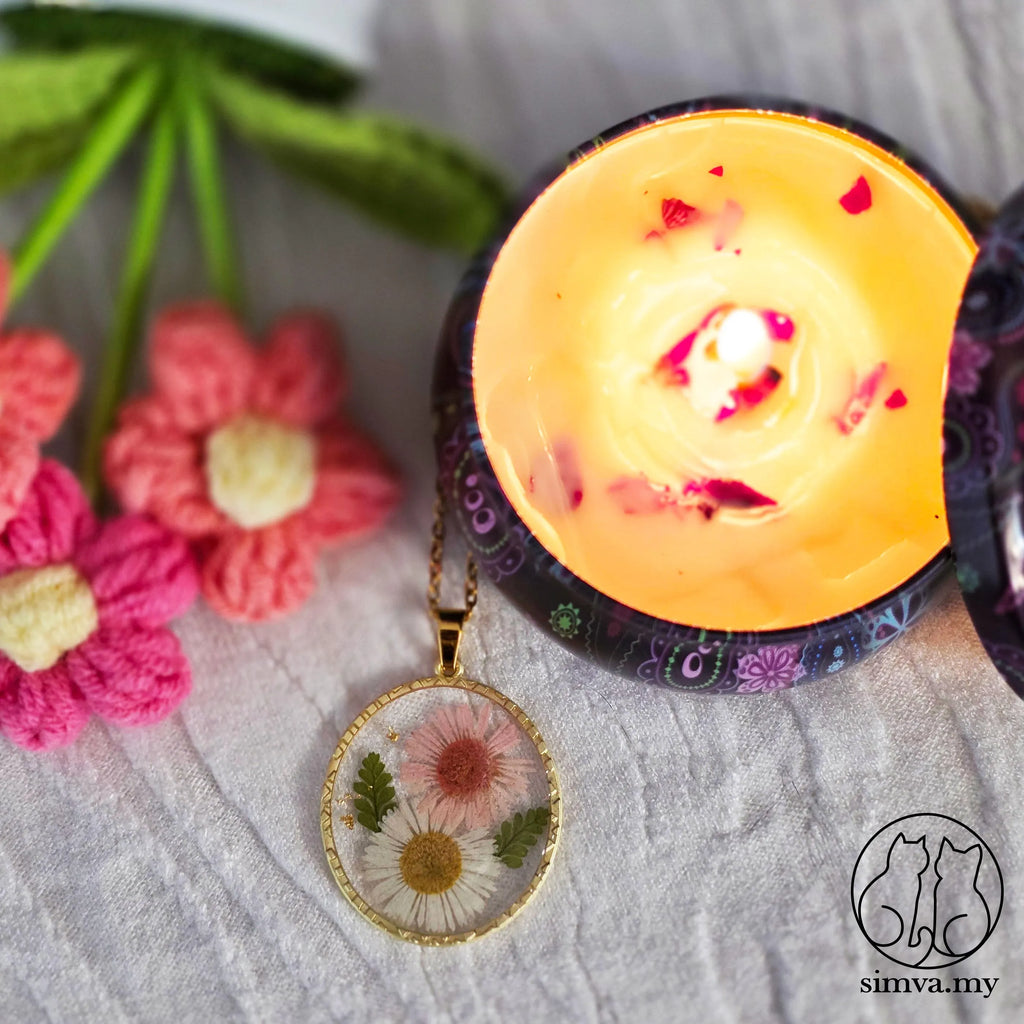 Real Pressed Flower Resin Necklace, Gold Botanical Pendant, Handmade Floral Jewelry Gift for Her