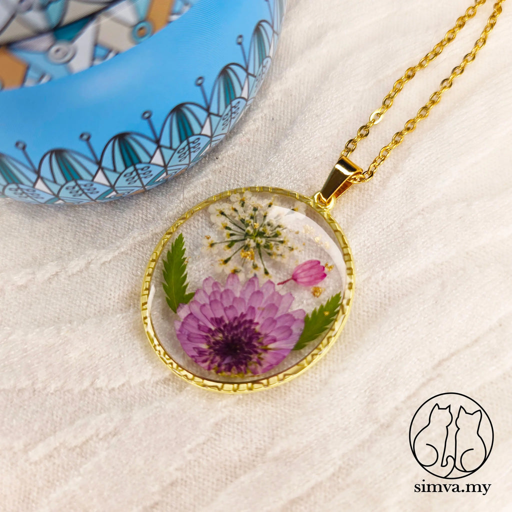 Real Pressed Flower Resin Necklace, Gold Botanical Pendant, Handmade Floral Jewelry Gift for Her