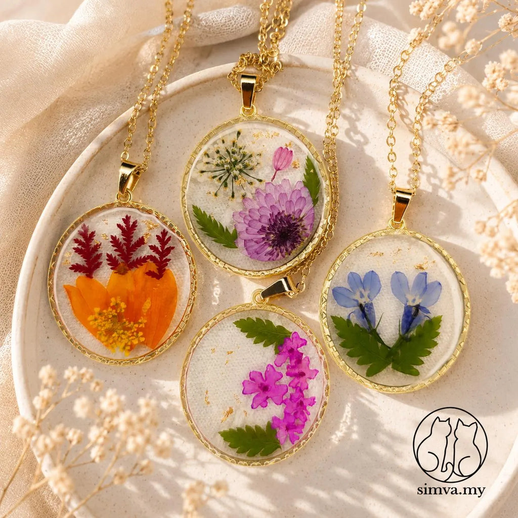 Real Pressed Flower Resin Necklace, Gold Botanical Pendant, Handmade Floral Jewelry Gift for Her