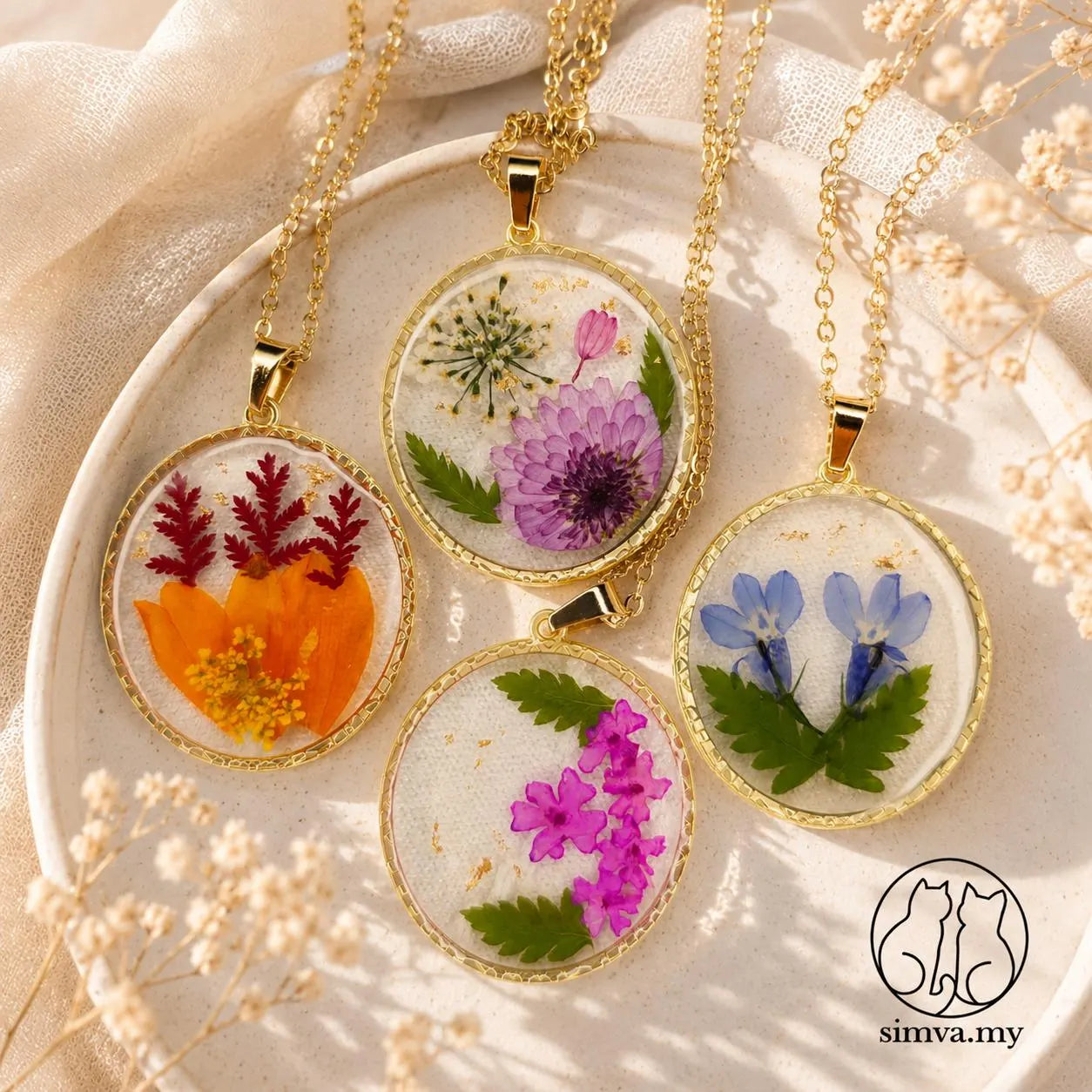 Real Pressed Flower Resin Necklace, Gold Botanical Pendant, Handmade Floral Jewelry Gift for Her