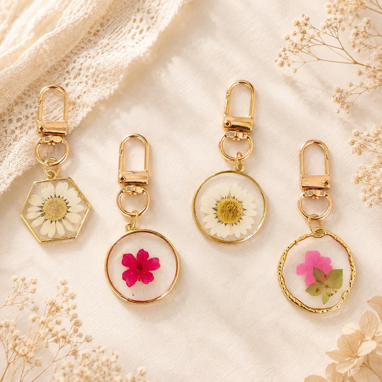 Dried Flower Resin Keychain, Pressed Daisy Flower Aesthetic Bag Charm, Handmade Floral Gift for Her, Mom or Best Friend