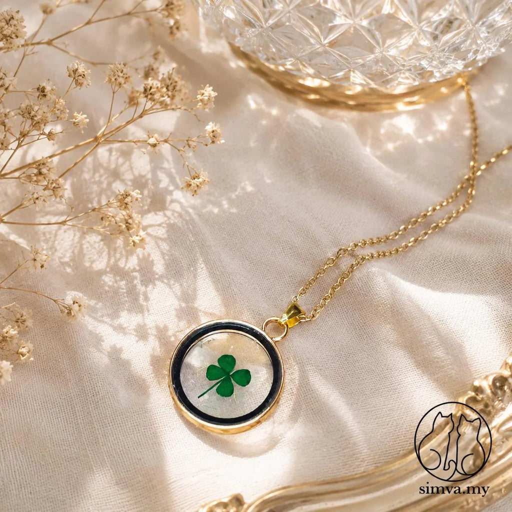 Real Pressed Flower Resin Necklace, Handmade Botanical Pendant, Clover or Zinnia Jewelry, Gift for Her